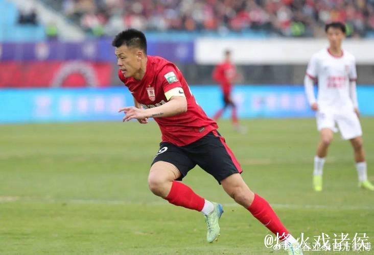 谭龙:只要我们站得住 亚泰这面旗帜就不会倒 谭龙:只要我们站得住 亚泰这面旗帜就不会倒